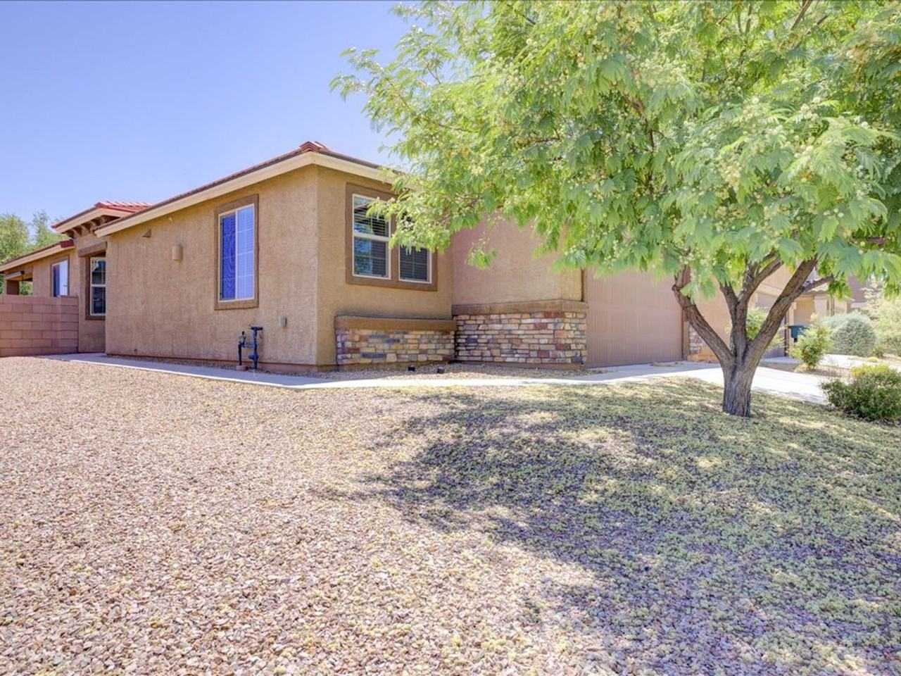 6794 E Sea Horse Rd - Photo 3 of 32