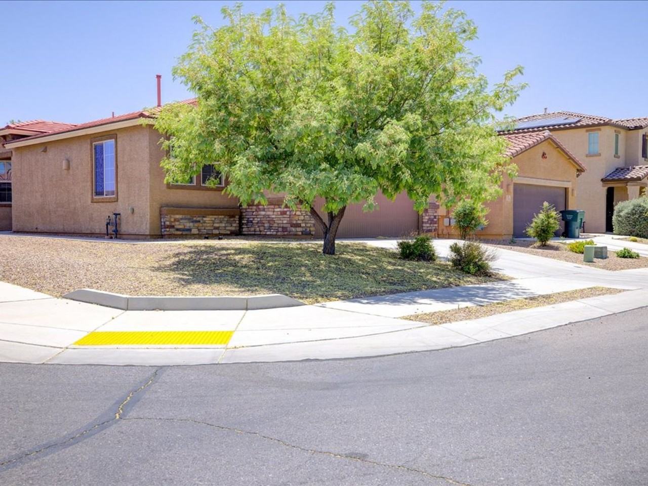 6794 E Sea Horse Rd - Photo 4 of 32