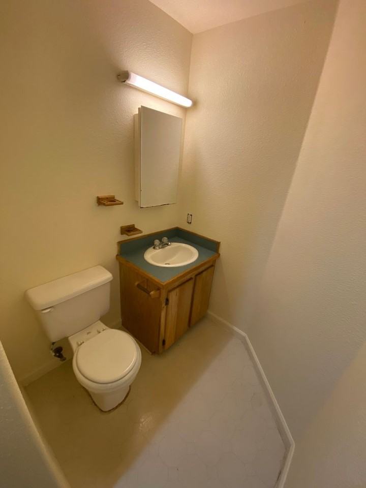 1100 Aloha Way - Photo 2 of 16