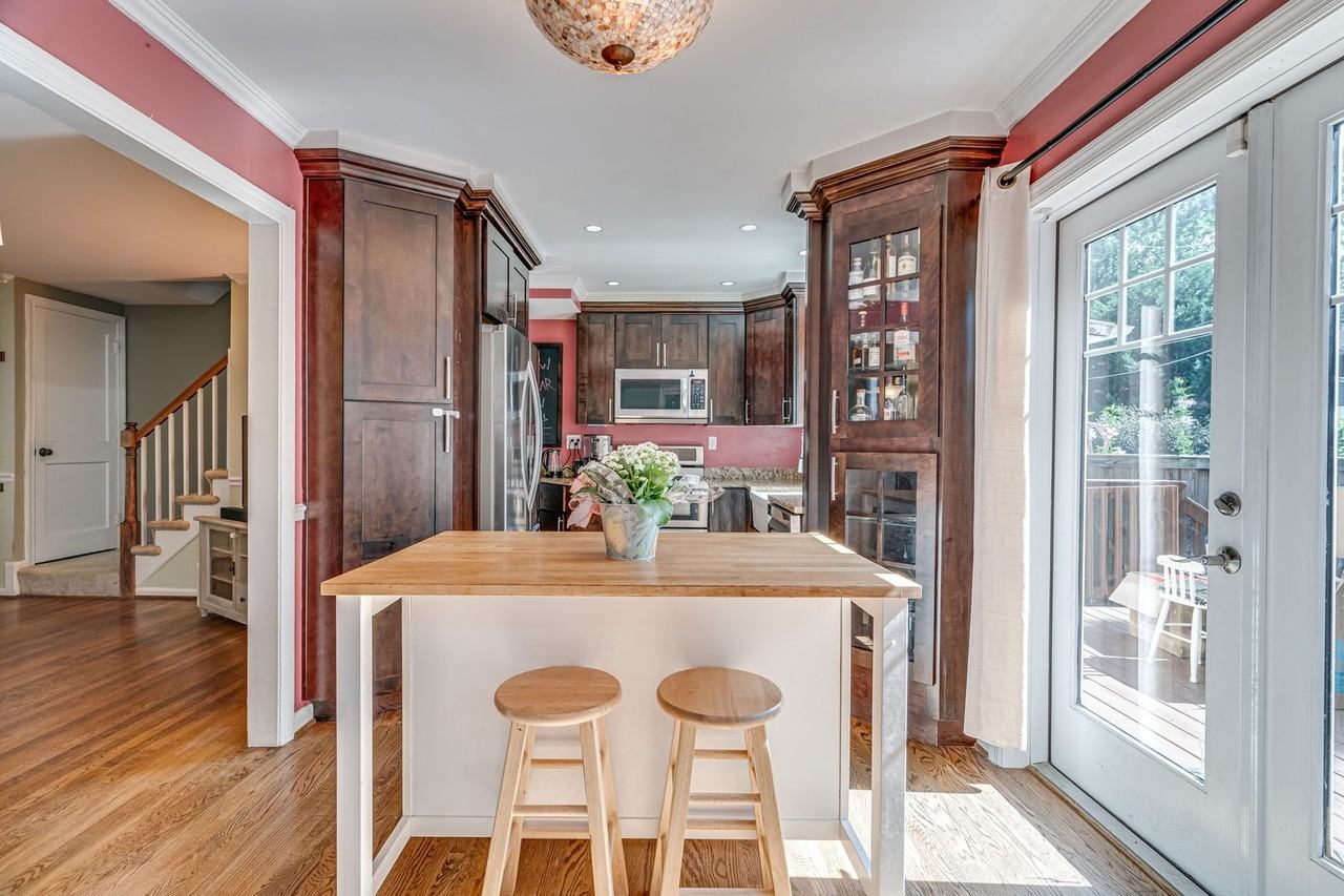 2848 Fairhaven Ave - Photo 5 of 25