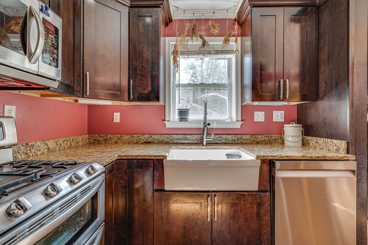 2848 Fairhaven Ave - Photo 7 of 25