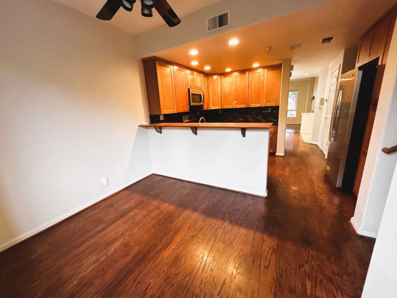 470 White Chapel Ave - Photo 3 of 18