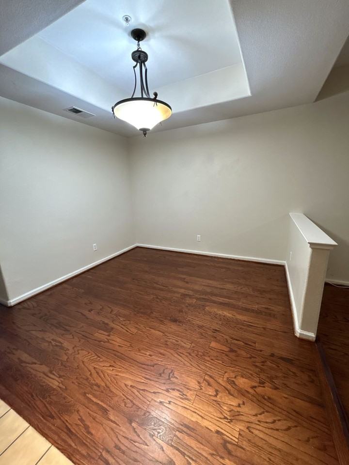 470 White Chapel Ave - Photo 4 of 18