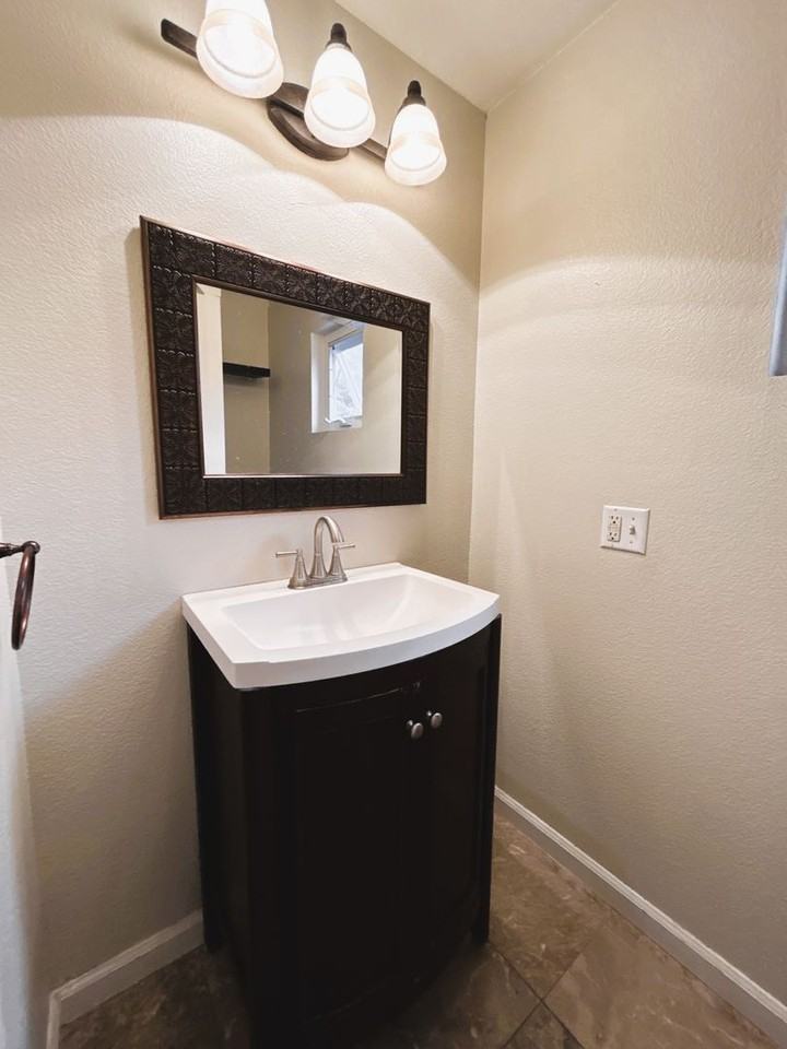 470 White Chapel Ave - Photo 6 of 18