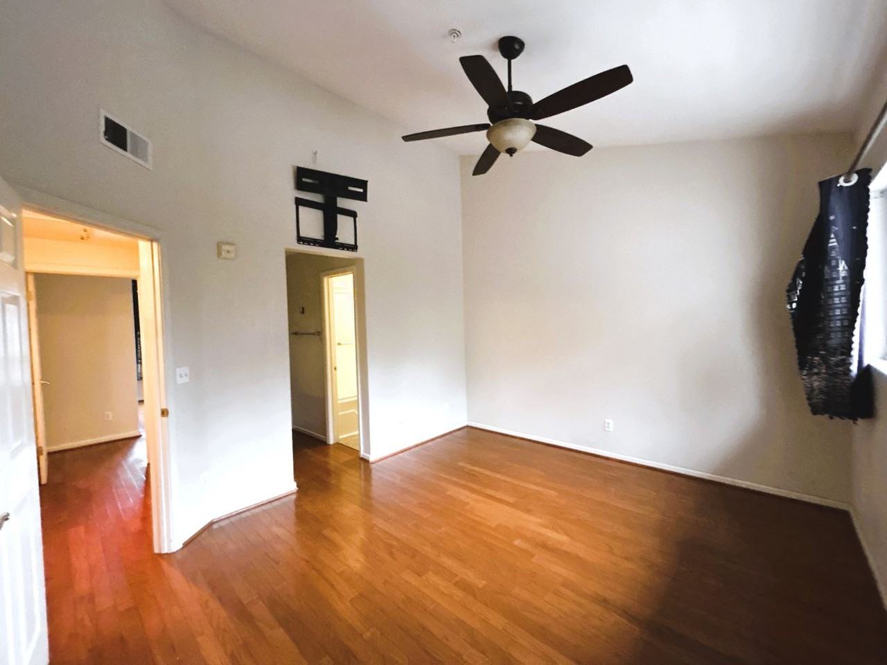 470 White Chapel Ave - Photo 7 of 18