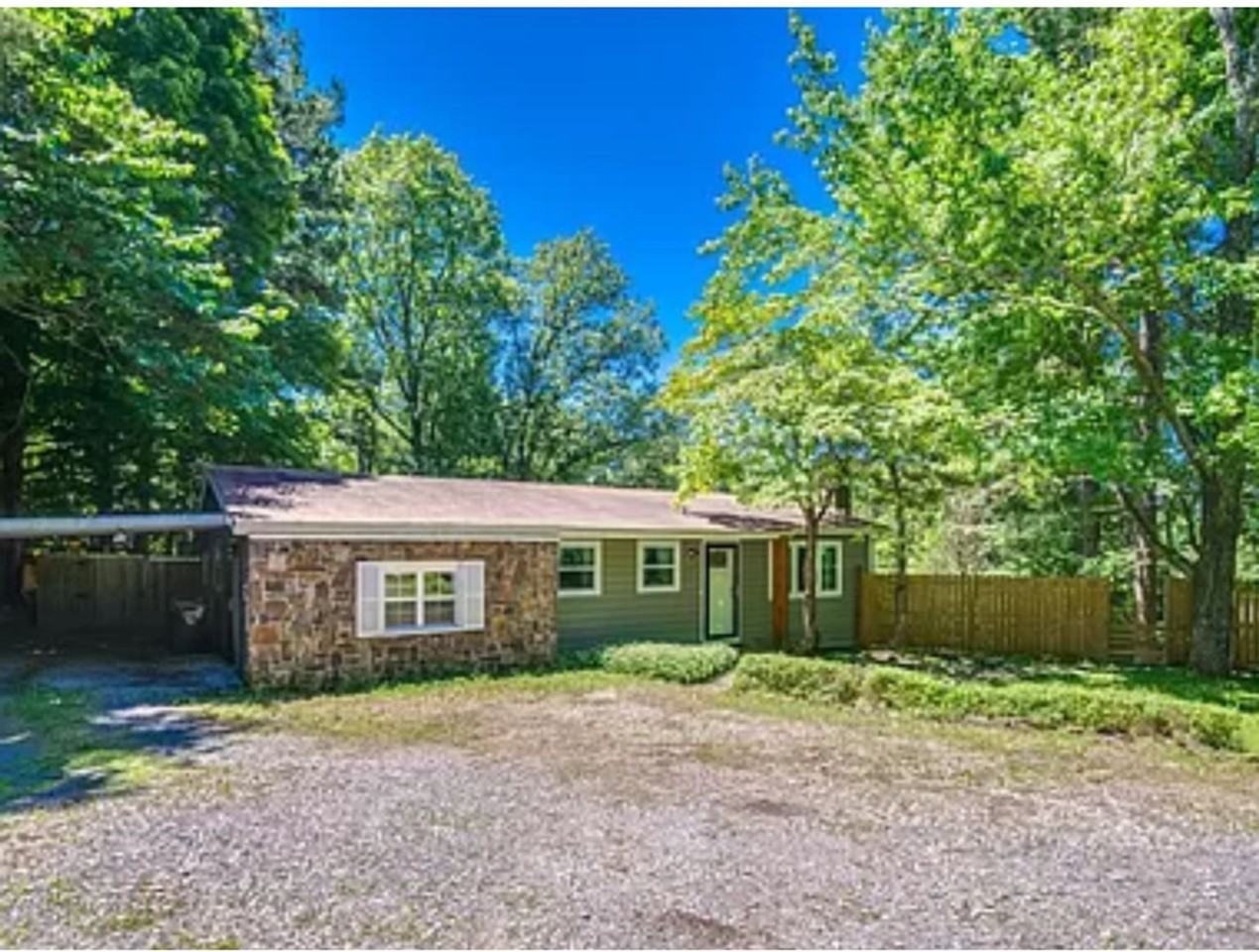 127 Dogwood St - Photo 2 of 20