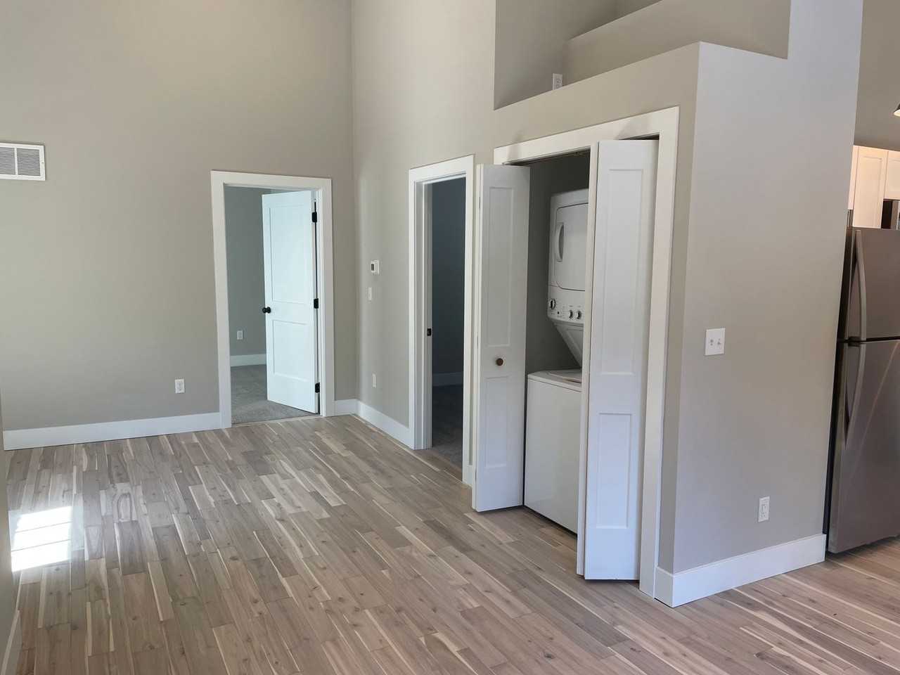 Wolcott Ave., 1301 - Photo 3 of 15