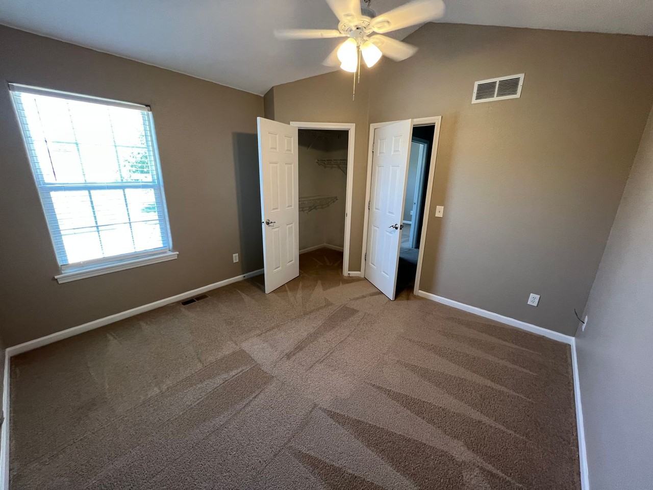 5107 Veronica Dr - Photo 2 of 18