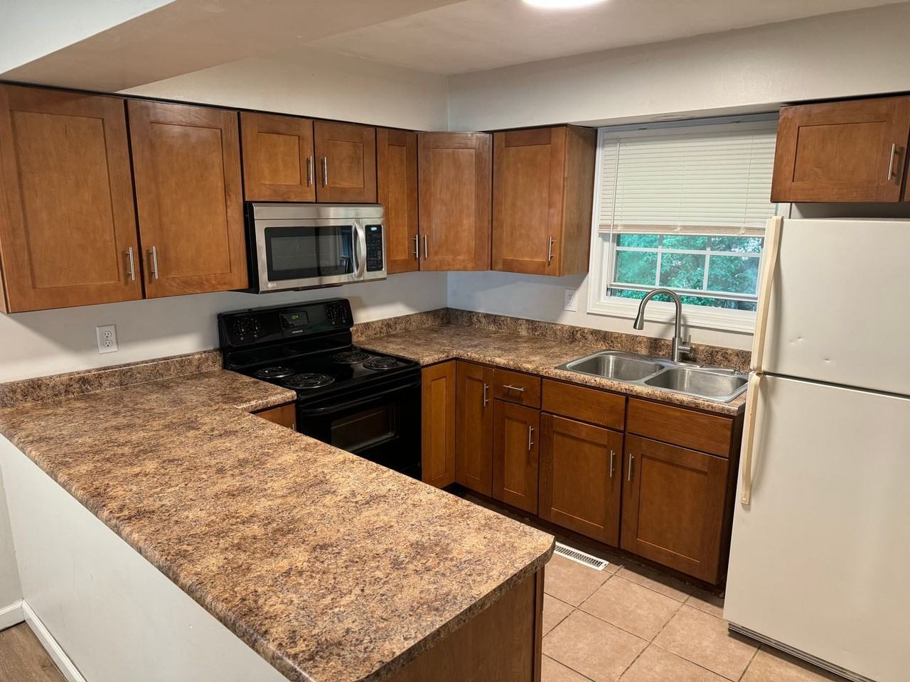 1504 E Terrace View Ln Apt A - Photo 3 of 6