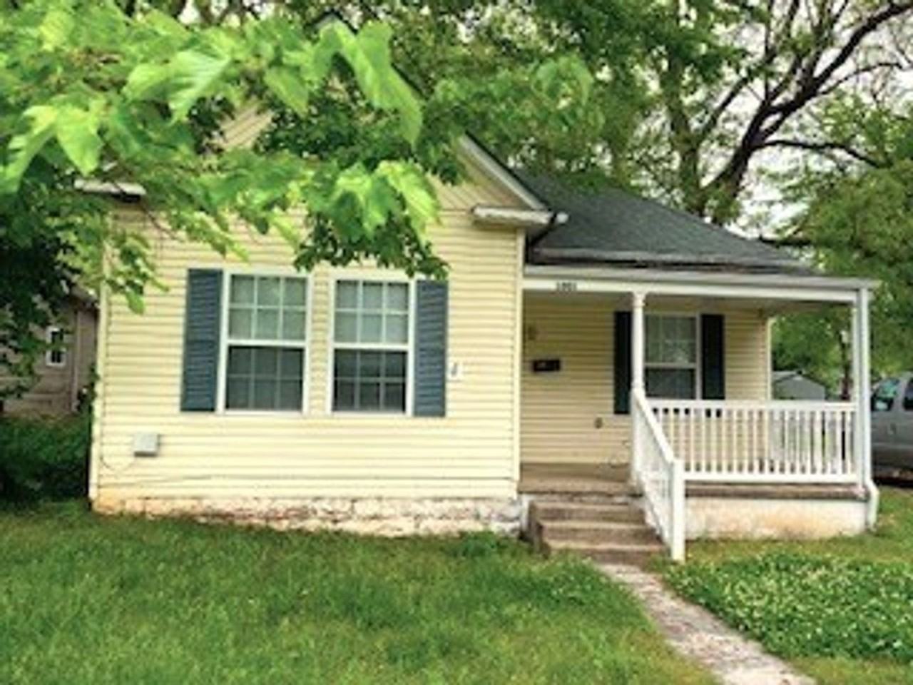 1001 E Locust St - Photo 2 of 2
