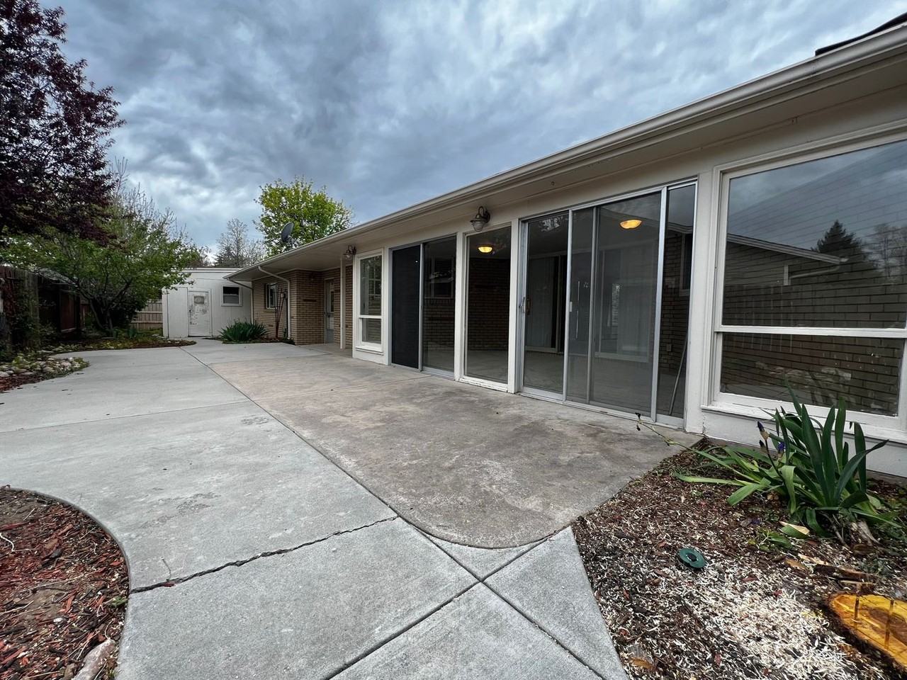 213 Princeton Rd - Photo 2 of 29