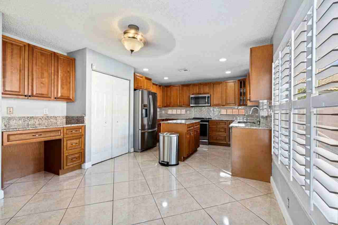 6325 Willoughby Cir - Photo 2 of 20