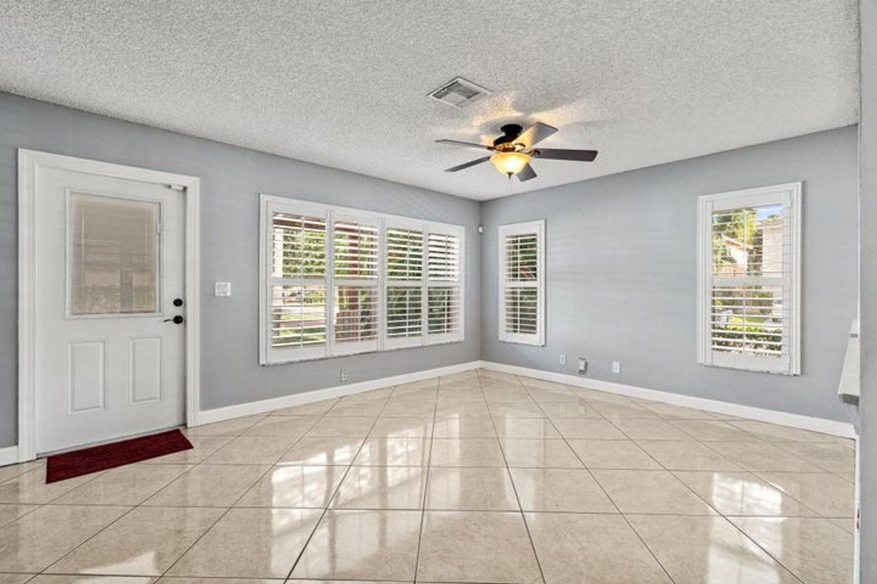 6325 Willoughby Cir - Photo 3 of 20