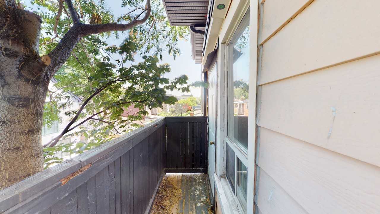 QUEEN ST W & OSSINGTON AVE Apartments 39 Humbert St, Toronto, ON M6J