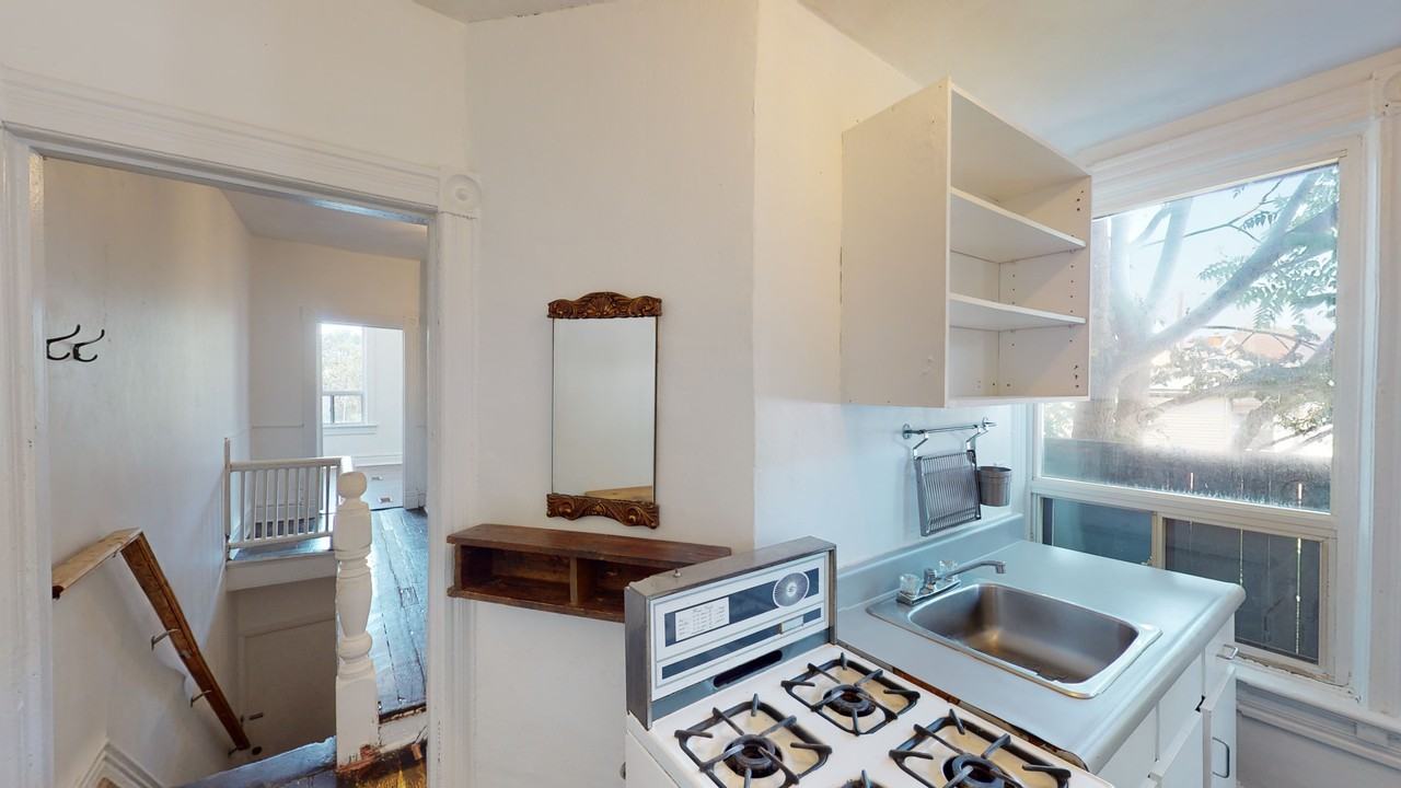 QUEEN ST W & OSSINGTON AVE Apartments 39 Humbert St, Toronto, ON M6J