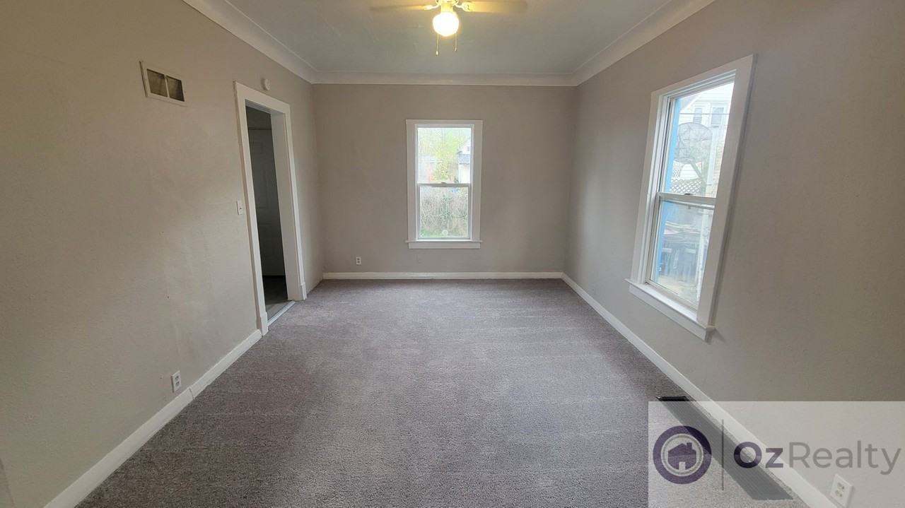 1011 Salem St - Photo 3 of 10