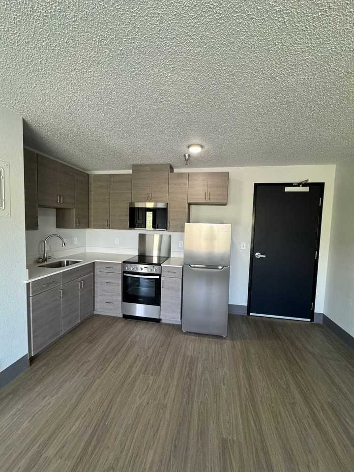 151 N Williams Ave #302 - Photo 2 of 13