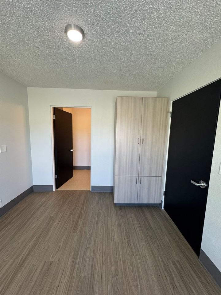 151 N Williams Ave #302 - Photo 4 of 13
