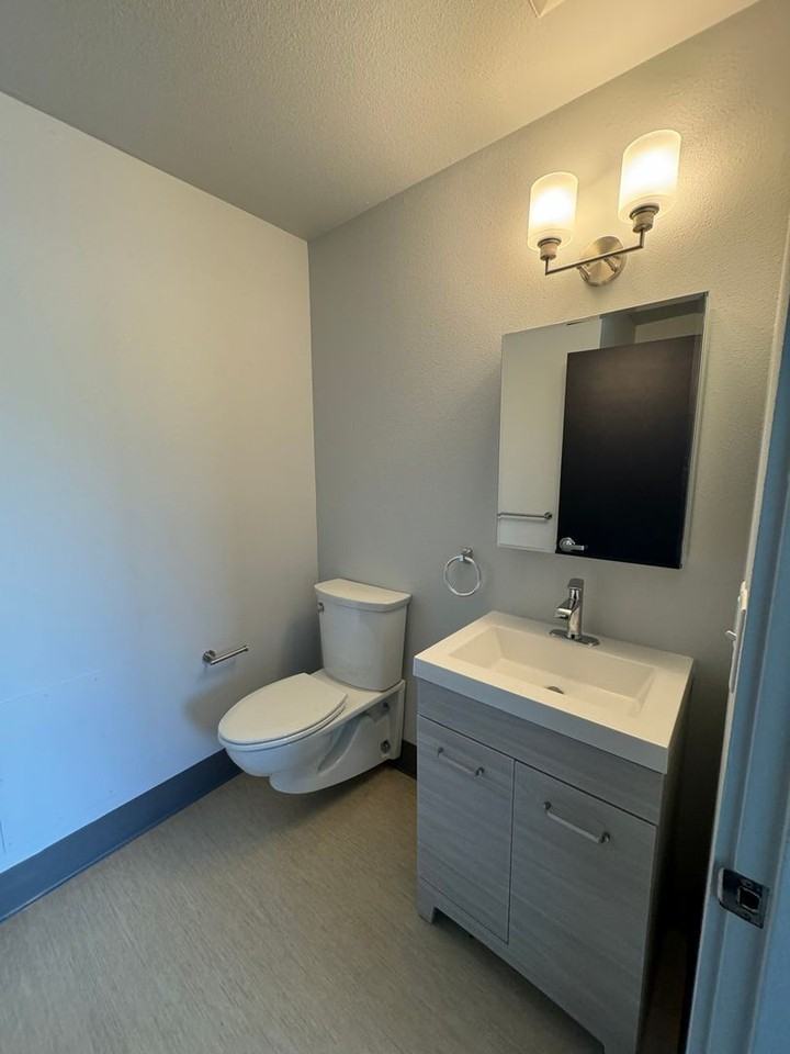 151 N Williams Ave #302 - Photo 5 of 13