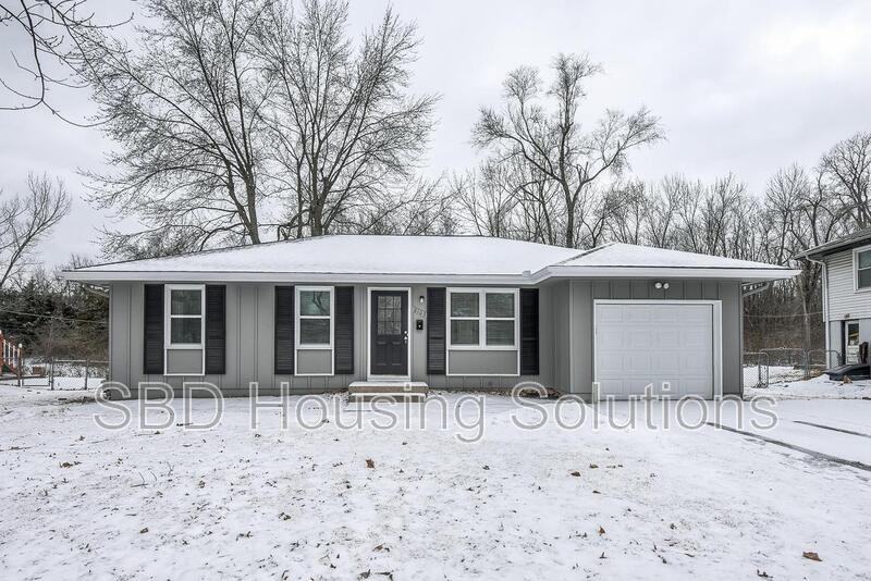 6103 E 120th Ter #6103E120th - Photo 2 of 13