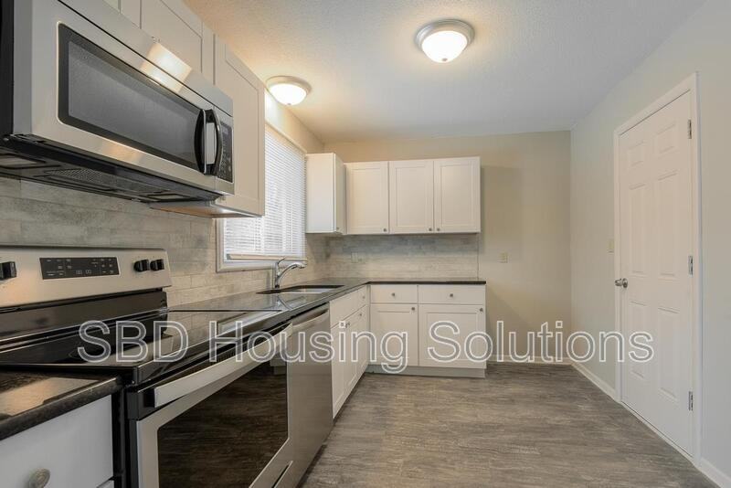 6103 E 120th Ter #6103E120th - Photo 3 of 12