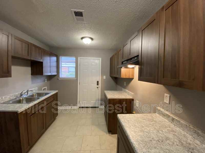 2423 Dwight Rd - Photo 3 of 7