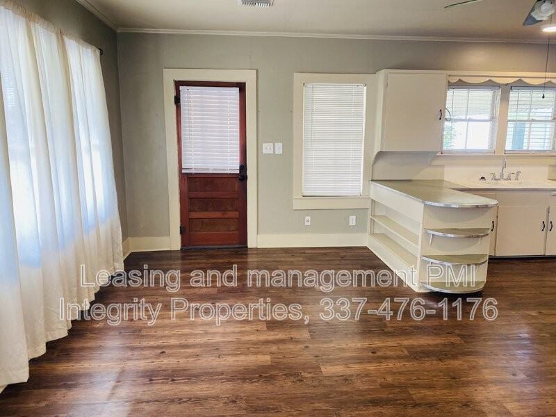306 S Lee Ave - Photo 7 of 20