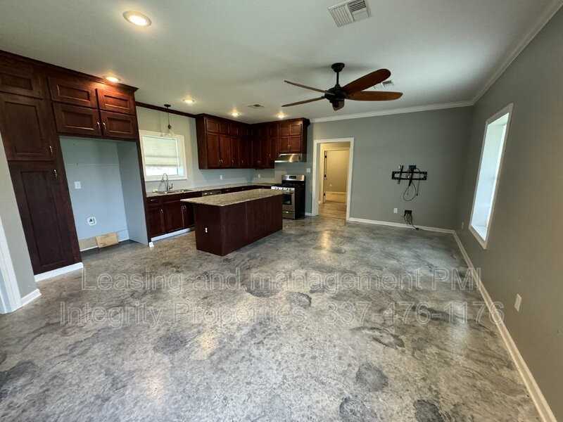 1134 Guidry Rd - Photo 3 of 17