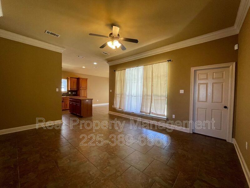 3131 Nicholson Lake Dr - Photo 2 of 20