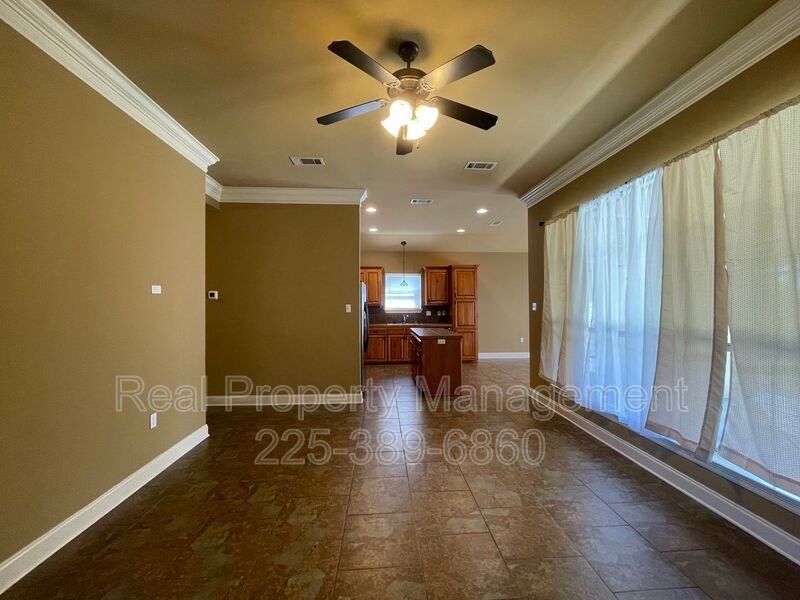 3131 Nicholson Lake Dr - Photo 3 of 20