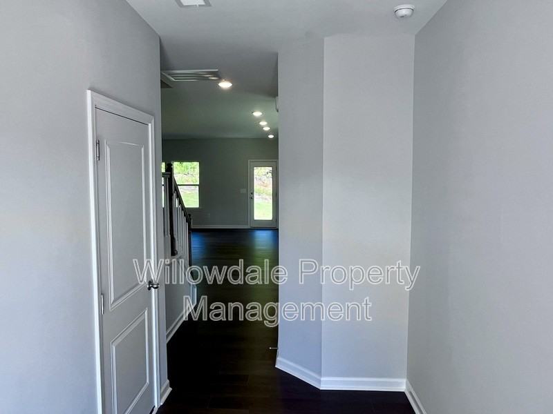 5118 Cambrey Dr - Photo 4 of 34