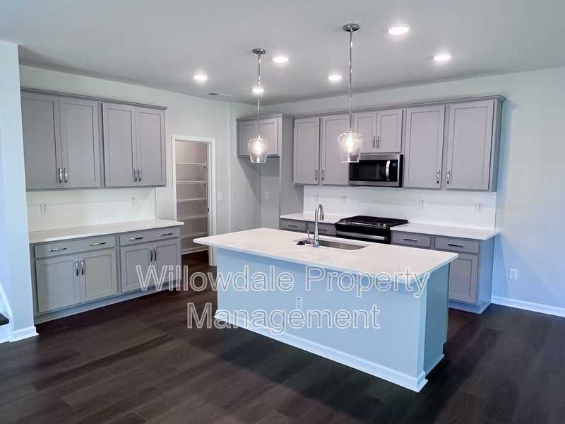 5118 Cambrey Dr - Photo 6 of 34