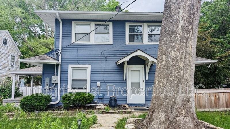 7301 Summit St - Photo 2 of 19