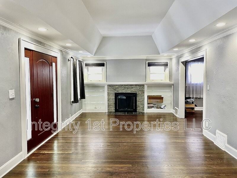 7301 Summit St - Photo 4 of 19