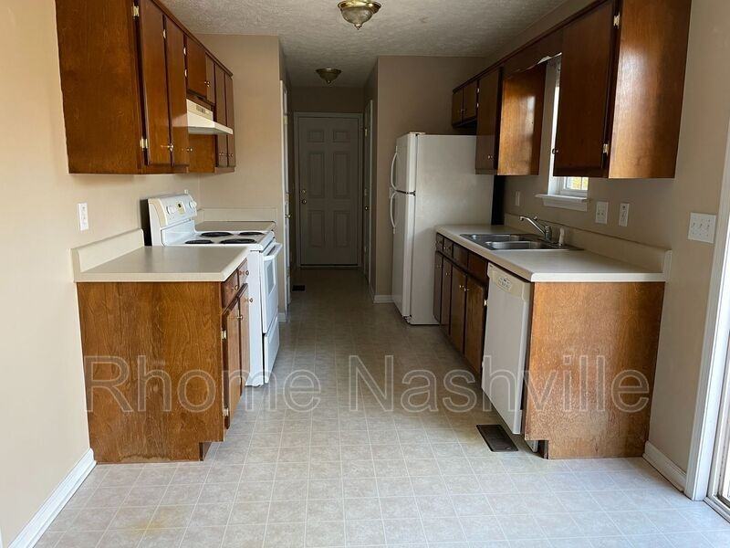 7805 Rainey Dr - Photo 3 of 8