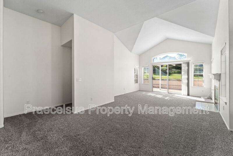2394 - Photo 4 of 39