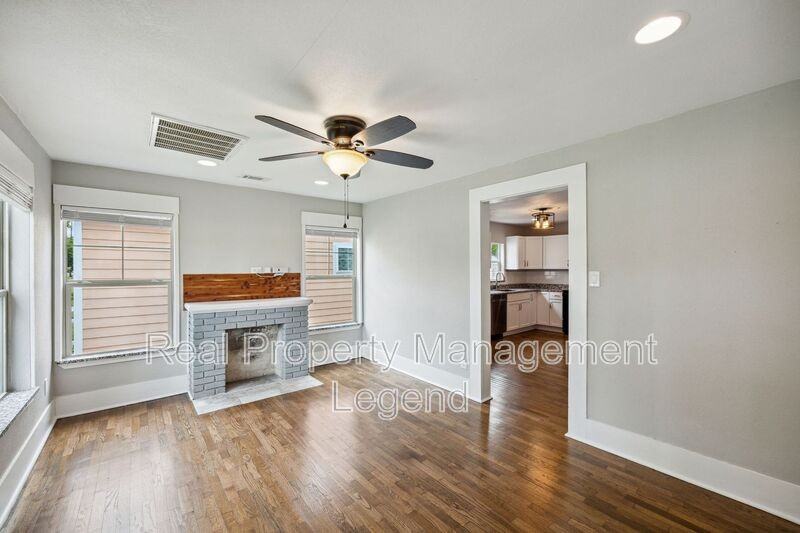 1605 South Walnut Street - Photo 4 of 29