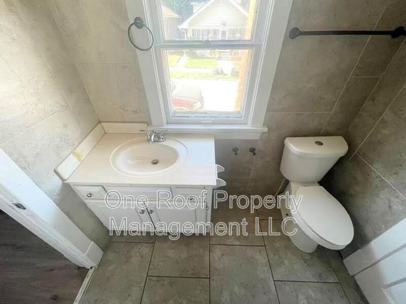447 N Lawndale Ave - Photo 3 of 8
