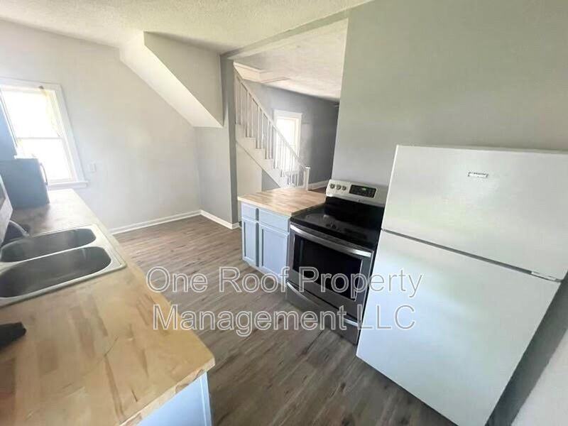 447 N Lawndale Ave - Photo 5 of 8