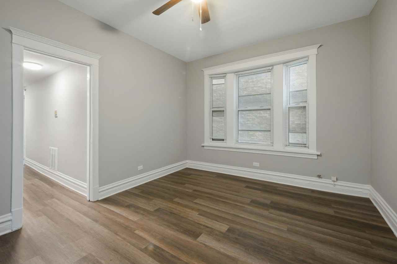 6112 South Ingleside Avenue, Unit 1S - Photo 2 of 15