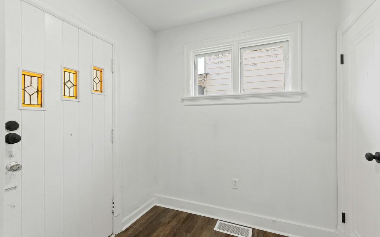 8937 Edna Street - Photo 4 of 15