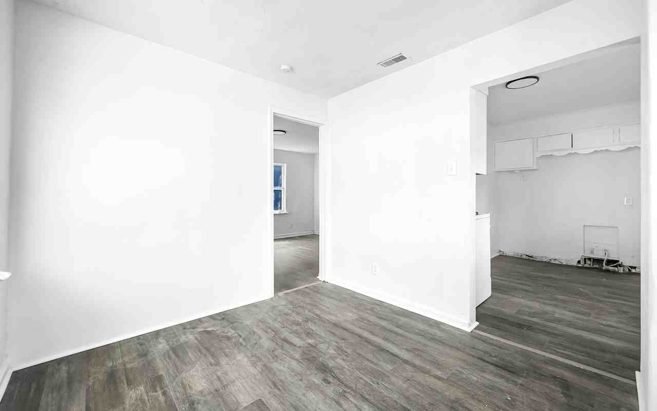 9823 Winkler Drive - Photo 4 of 10