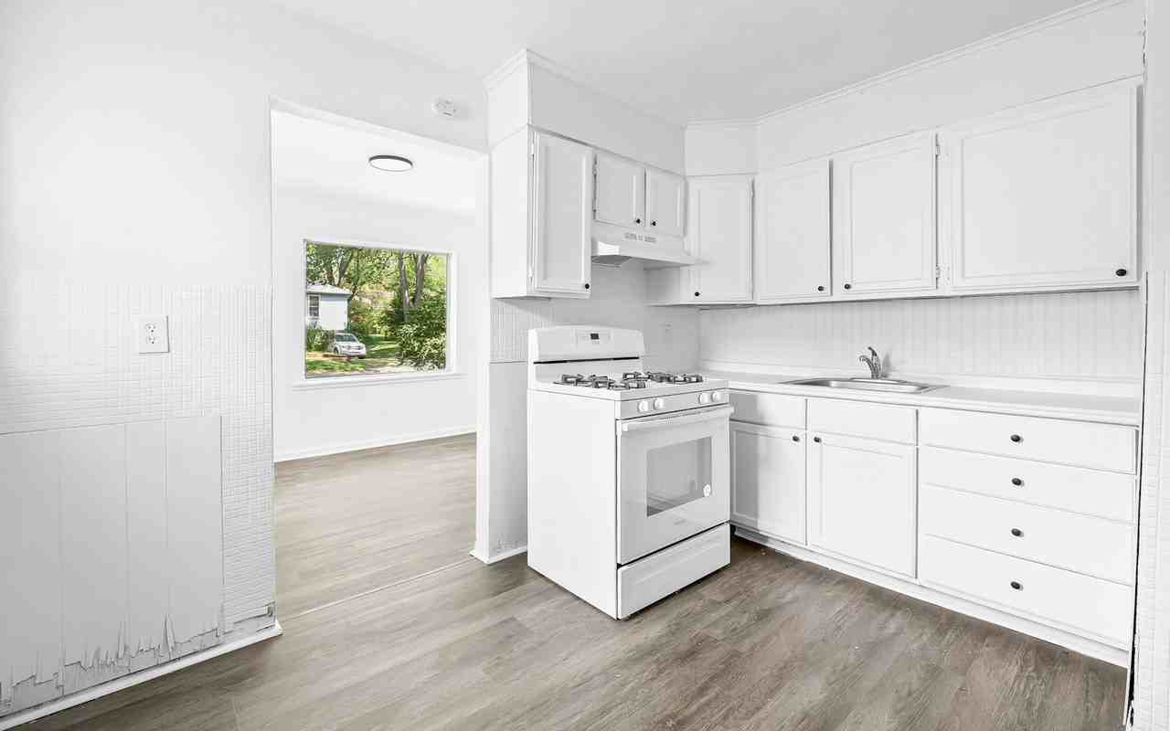 9823 Winkler Drive - Photo 2 of 10