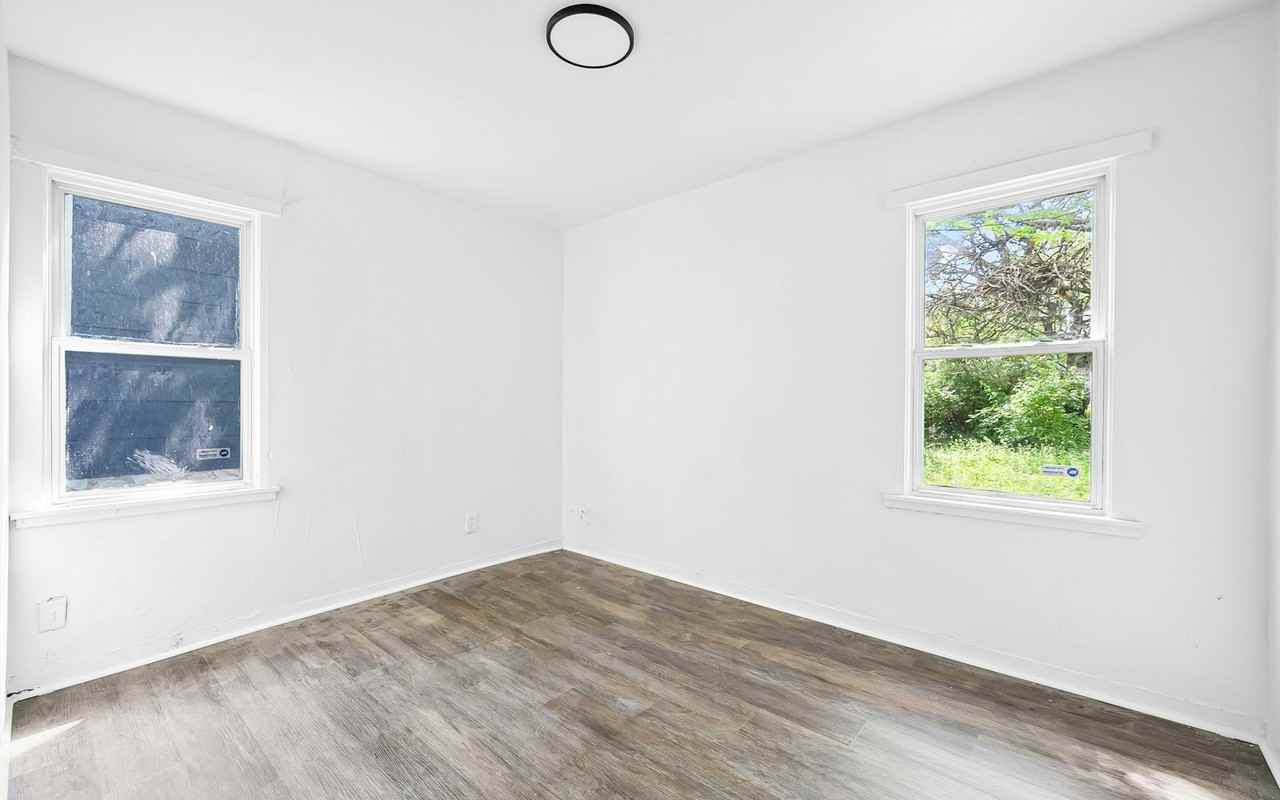 9823 Winkler Drive - Photo 5 of 10