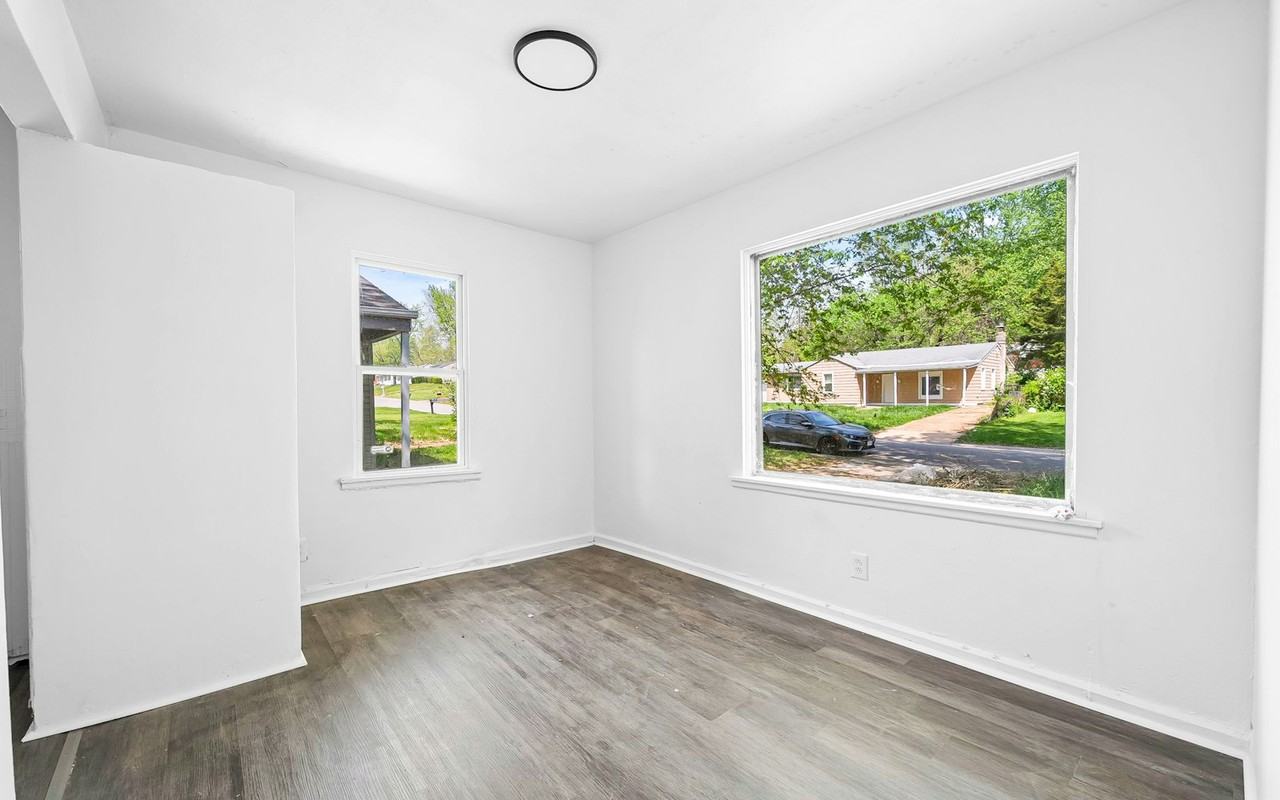 9823 Winkler Drive - Photo 6 of 10