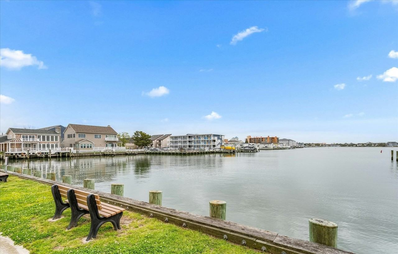 322 Bayshore Drive, Unit 2E - Photo 3 of 31