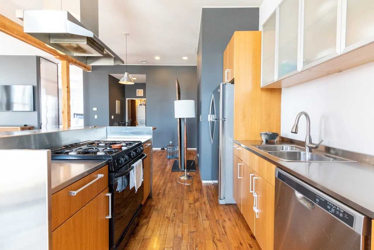 3000 South Archer Avenue - Photo 2 of 10