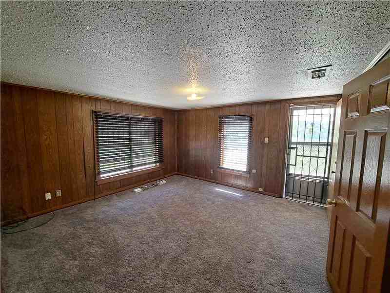 918 Linn St - Photo 3 of 12