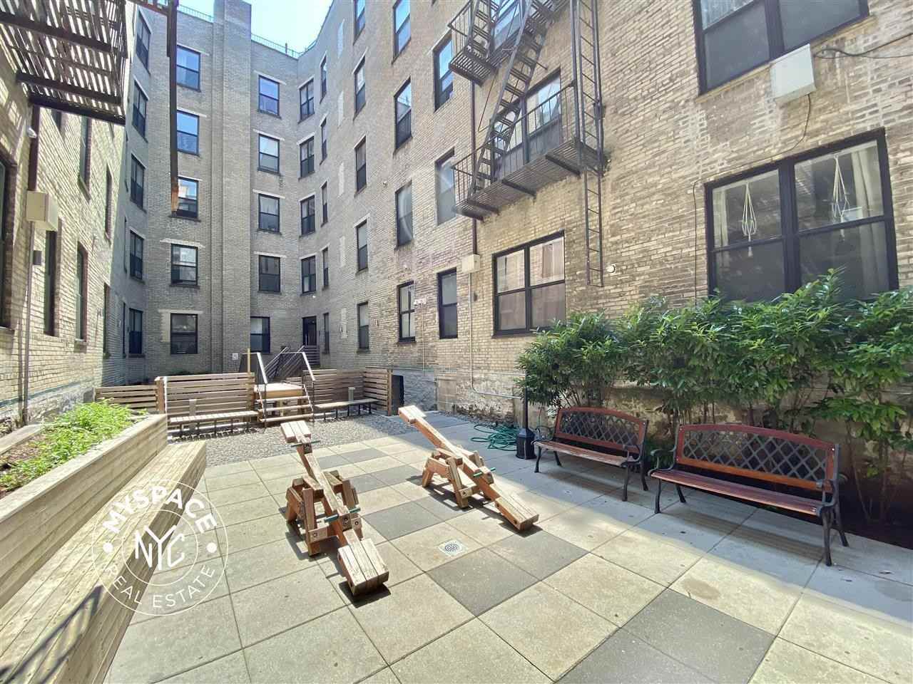 1635 Putnam Ave #2E - Photo 7 of 11
