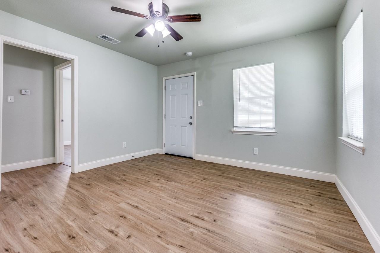 405 Viaduct St - Photo 2 of 13
